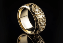 A clean and shiny gold wedding ring