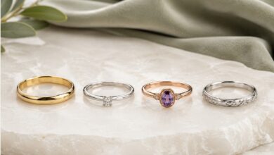 Best promise ring styles with simple gold band, small diamond ring, birthstone ring, and engraved silver design for meaningful jewelry inspiration
