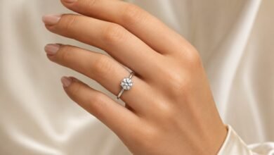 Natural Diamond Engagement Rings: When They Still Make Sense 3 Natural diamond engagement ring guide with rarity, certification, sourcing, value, and heirloom meaning