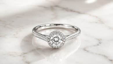White gold ring care guide with rhodium plating, yellowing, cleaning, and everyday jewelry maintenance